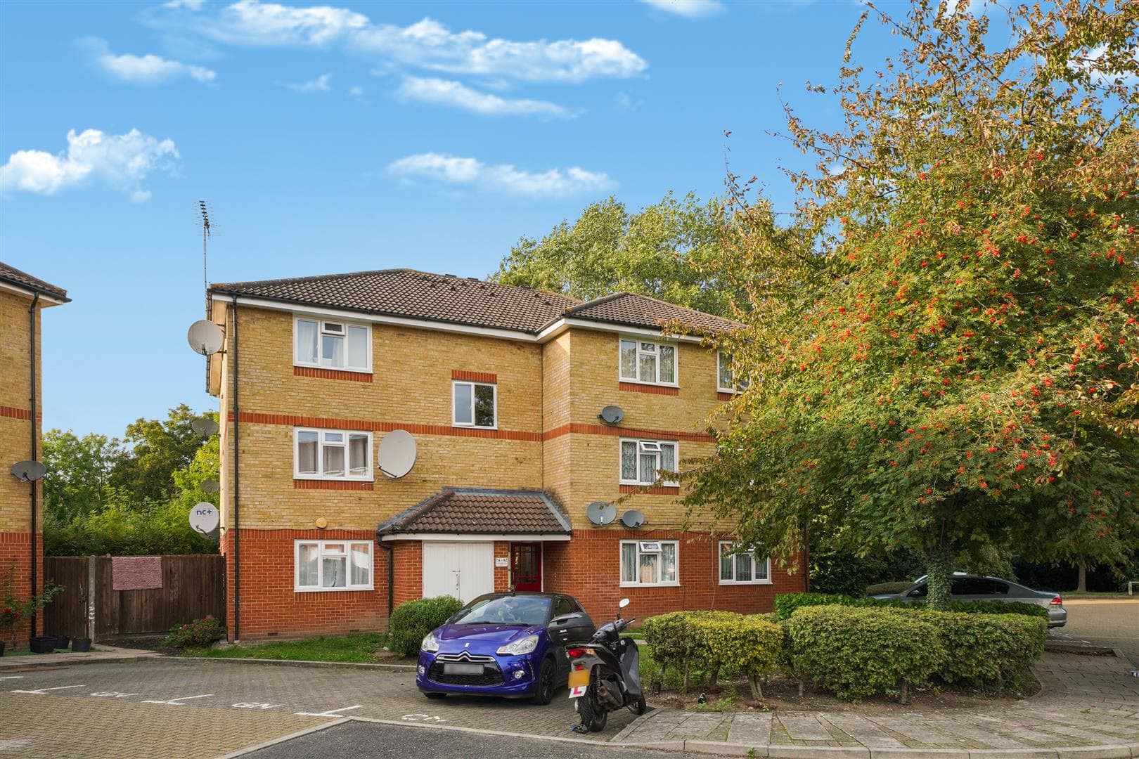 Cambridge Close, Neasden, London, NW10 0AW