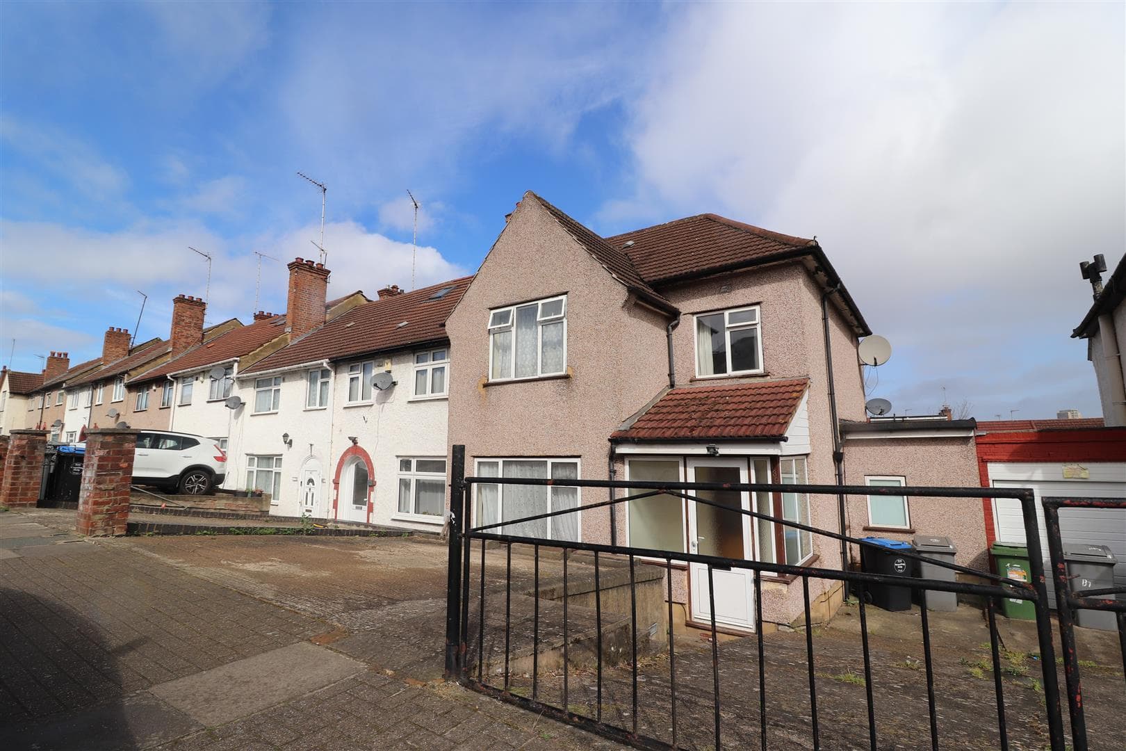 Crest Road, Neasden, NW2 7NA