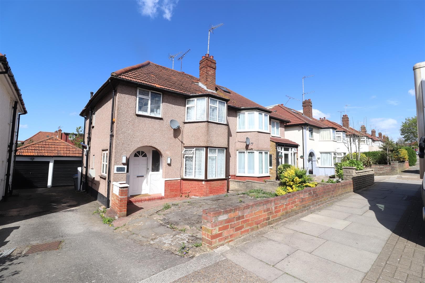 Crest Road, London, NW2 7LY