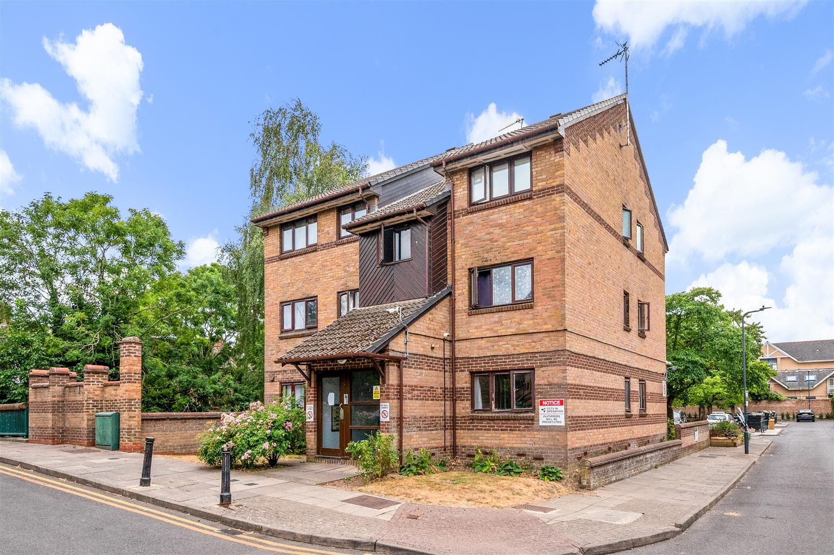 Harp Island Close, London, NW10 0DD
